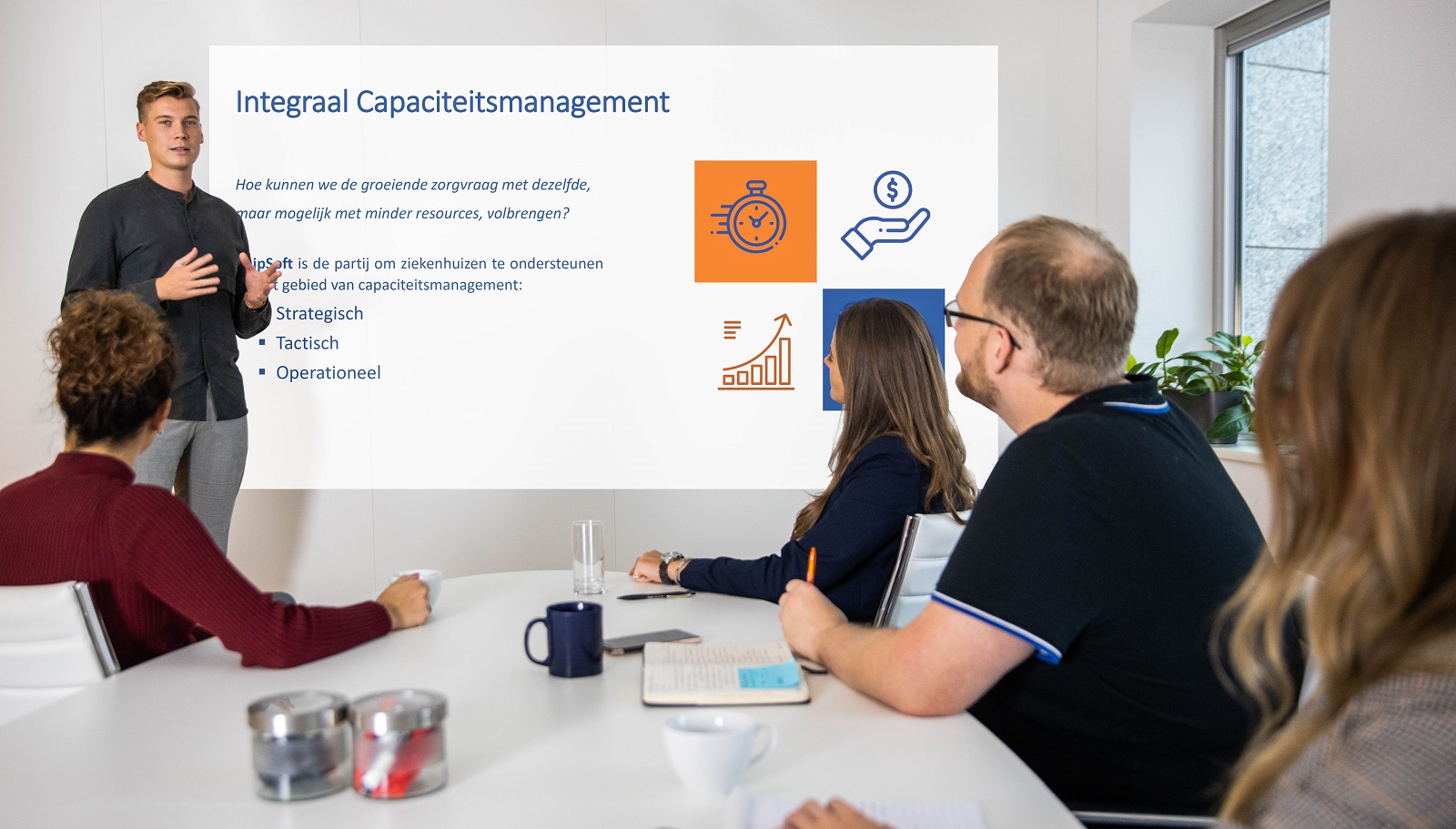 Foto van Wouter Veneklaas, consultant bij ChipSoft in Team Capaciteitsmanagement die  onderzoek doeedd naar de opnamelounge_hix